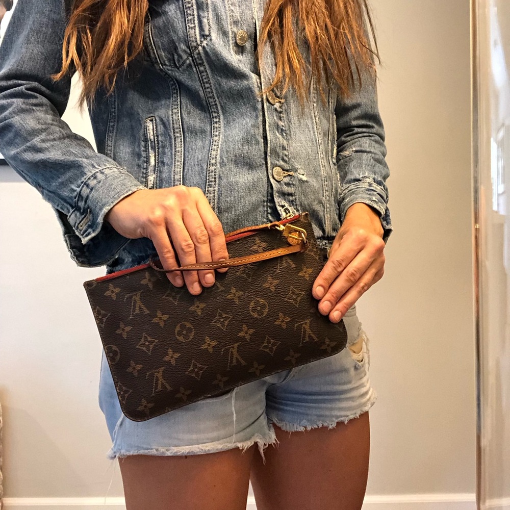 SOLD ON M! Auth Neverfull Clutch / pouch from ‘17